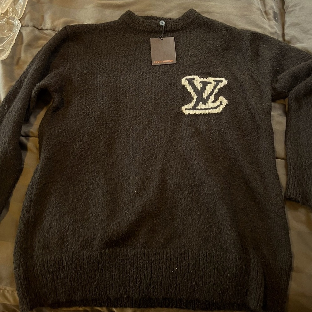 LOUIS VUITTON BLACK SWEATER